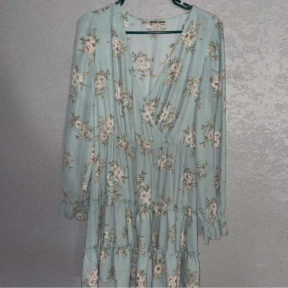 Beautiful Dress - Picture 2 of 6